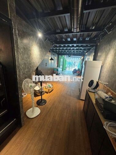 Sang lại hợp đồng thuê và trang thiết bị