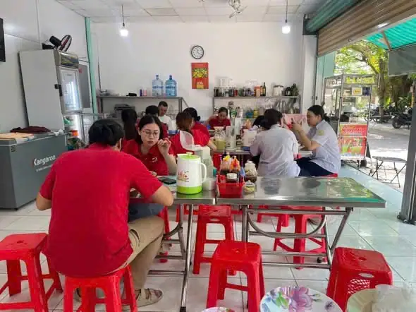 Sang gấp quán kinh doanh đang hoạt động – đối diện cổng trường lạc hồng, quận 10