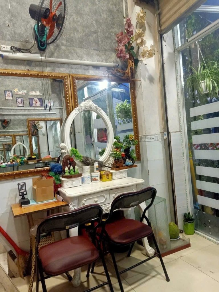 Sang nhượng gấp tiệm tóc nam nữ máy lạnh – ngay gần ngã tư 550 dĩ an