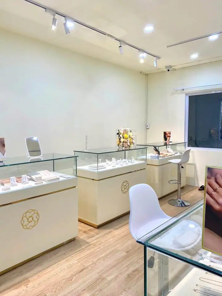 Mình cần sang nhượng toàn bộ cửa hàng khuyên tai, trang sức với giá chỉ 50 triệu