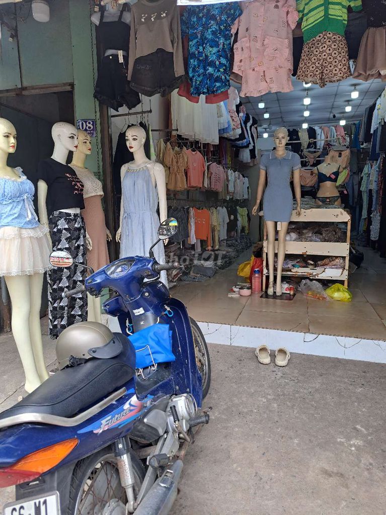 Sang shop quần áo đầy đủ đồ , đang kinh doanh tốt