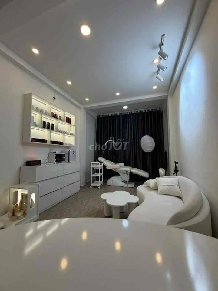 Sang gấp tiệm spa / decor cao cấp - vào làm ngay giá chỉ 50 triệu (đã
