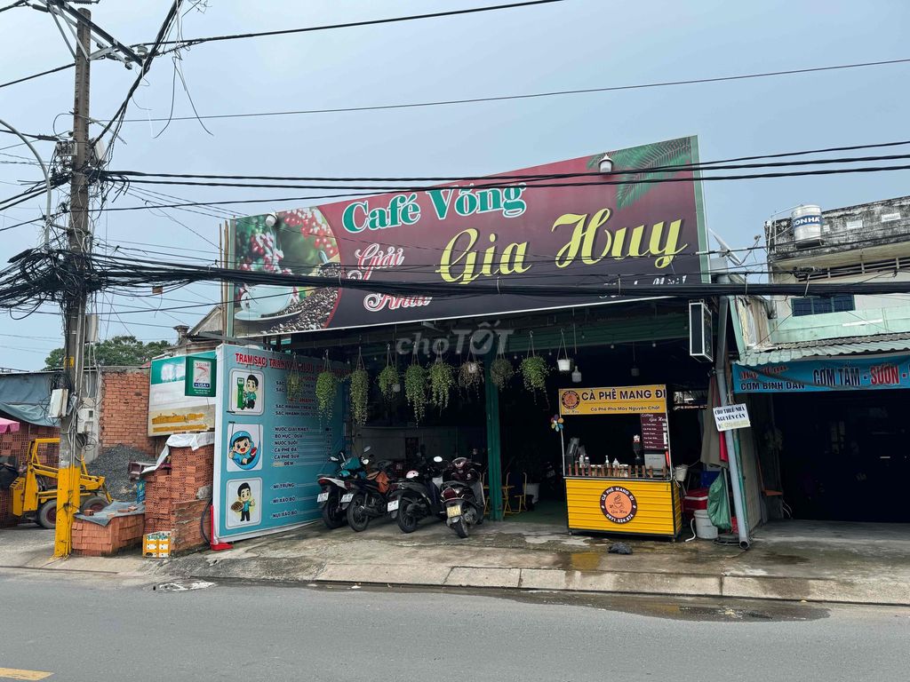 Sang quán cafe võng sạc xe máy điện