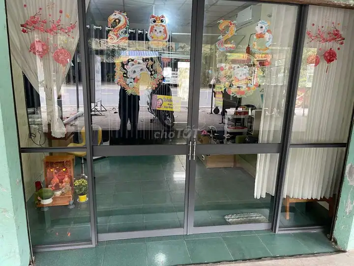 Sang tiệm nail