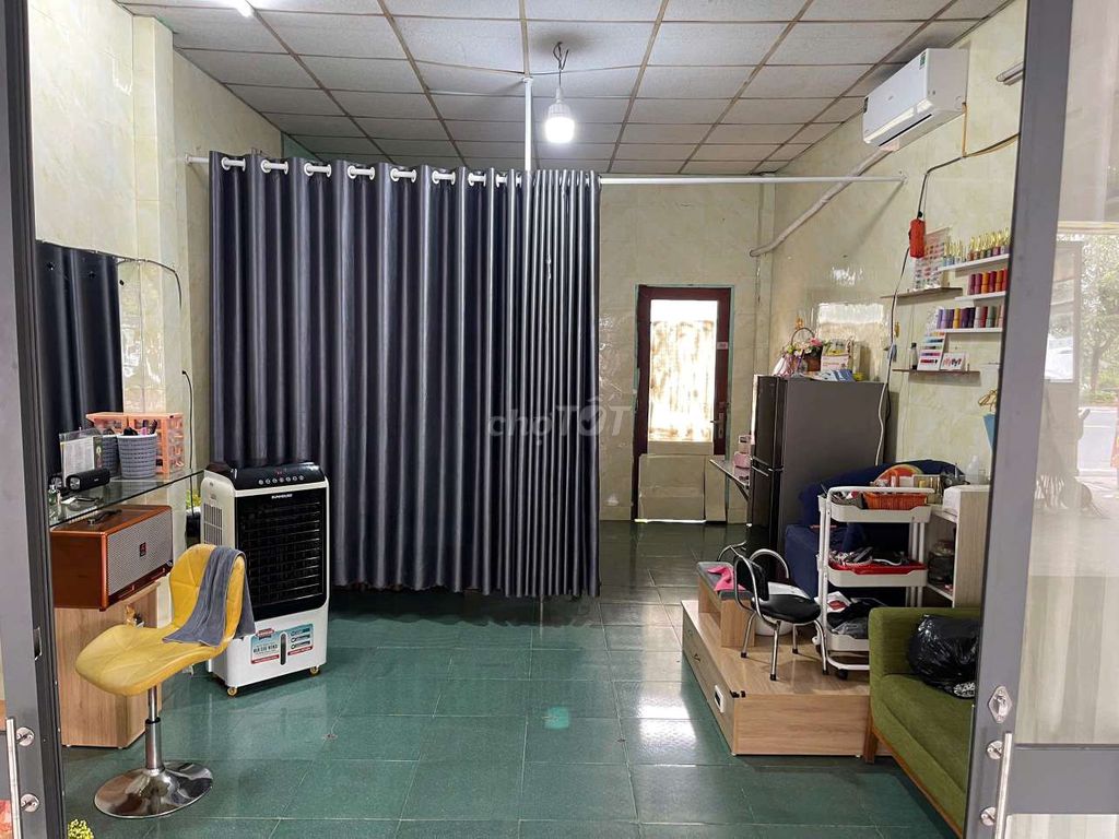 Sang tiệm nail – ảnh 2