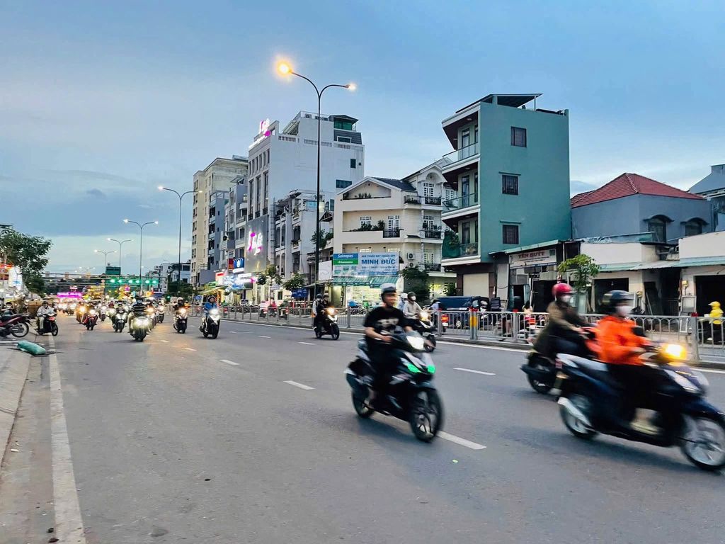 Sang quán | mặt tiền dương quảng hàm – 7x10M | vỉa hè cực rộng