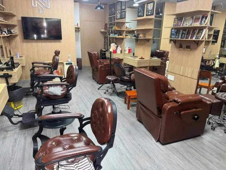 Sang nhượng salon tóc nam – vị trí đẹp, khách ổn định