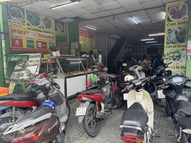 Cần sang nhượng quán cơm tâm huyết, lượng khách + app ổn định, chủ nhà dễ tính…
