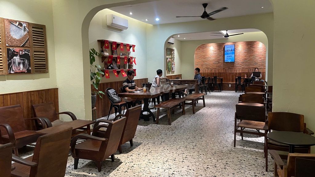 Sang nhượng quán coffee