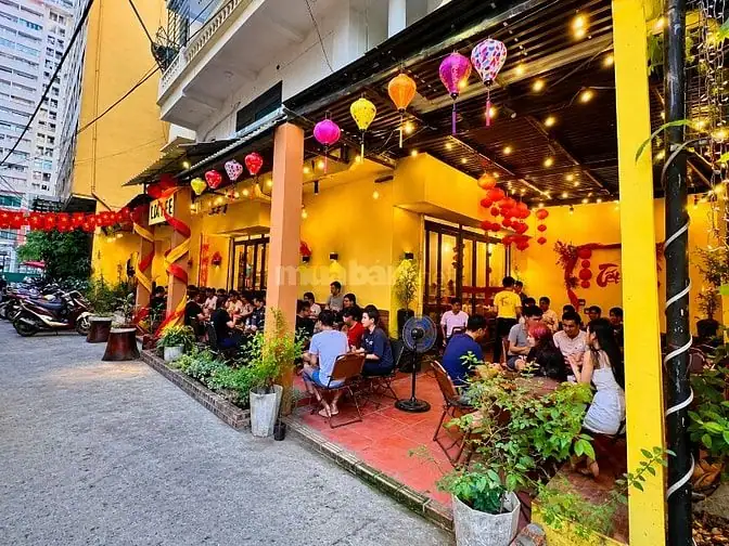 Sang nhượng cafe + văn phòng lô góc Láng Hạ 300m2