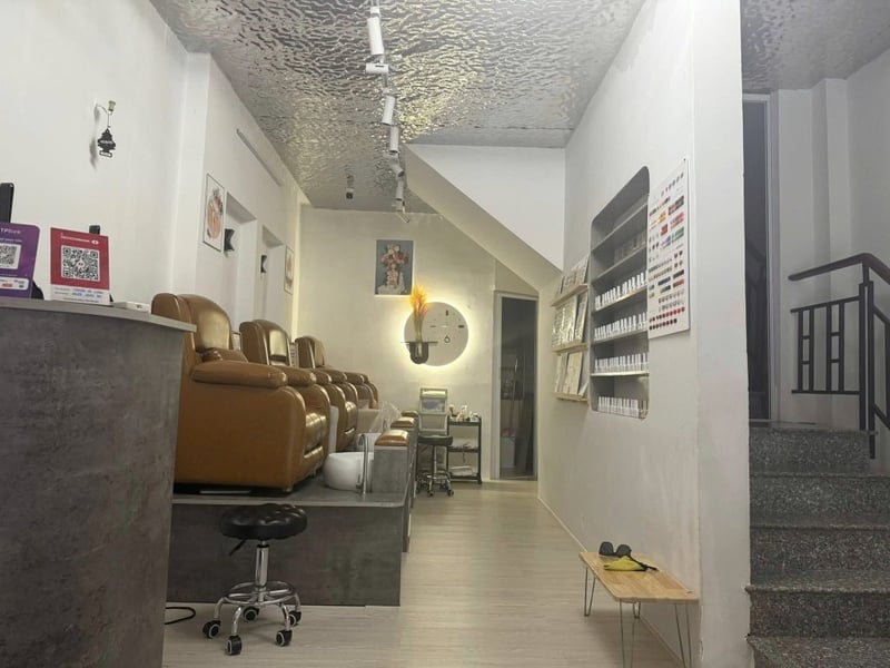 Cần sang tiệm nail quận phú nhuận. Giá sang 80tr