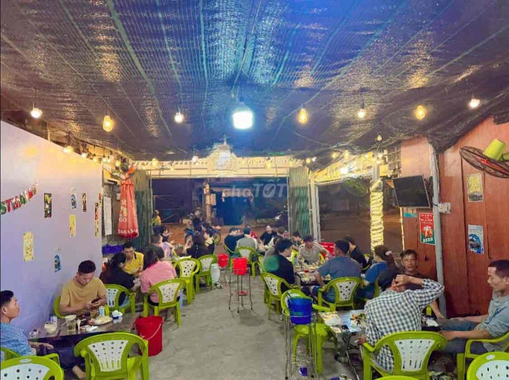 Cần sang nhượng lại quán… Mặt bằng góc ngã ba 2 mặt tiền. Quán đang có