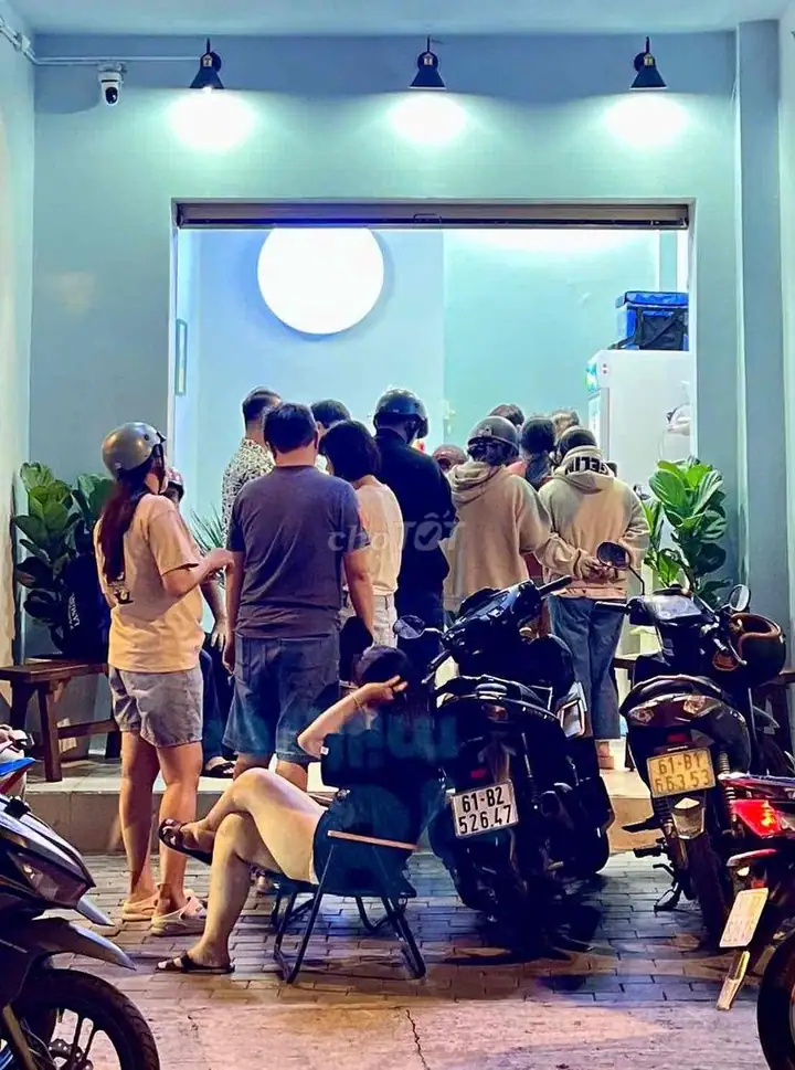 Sang quán bán trà sữa mang về – đường Võ Thành Long (gần chùa bà)