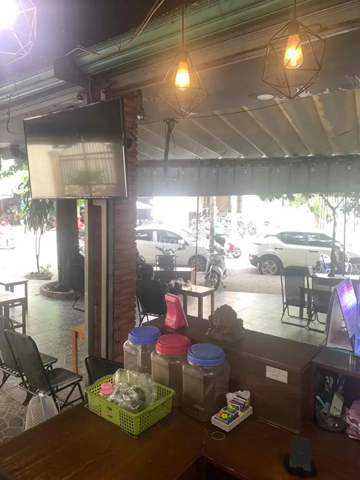 Cần sang quán cà phê
