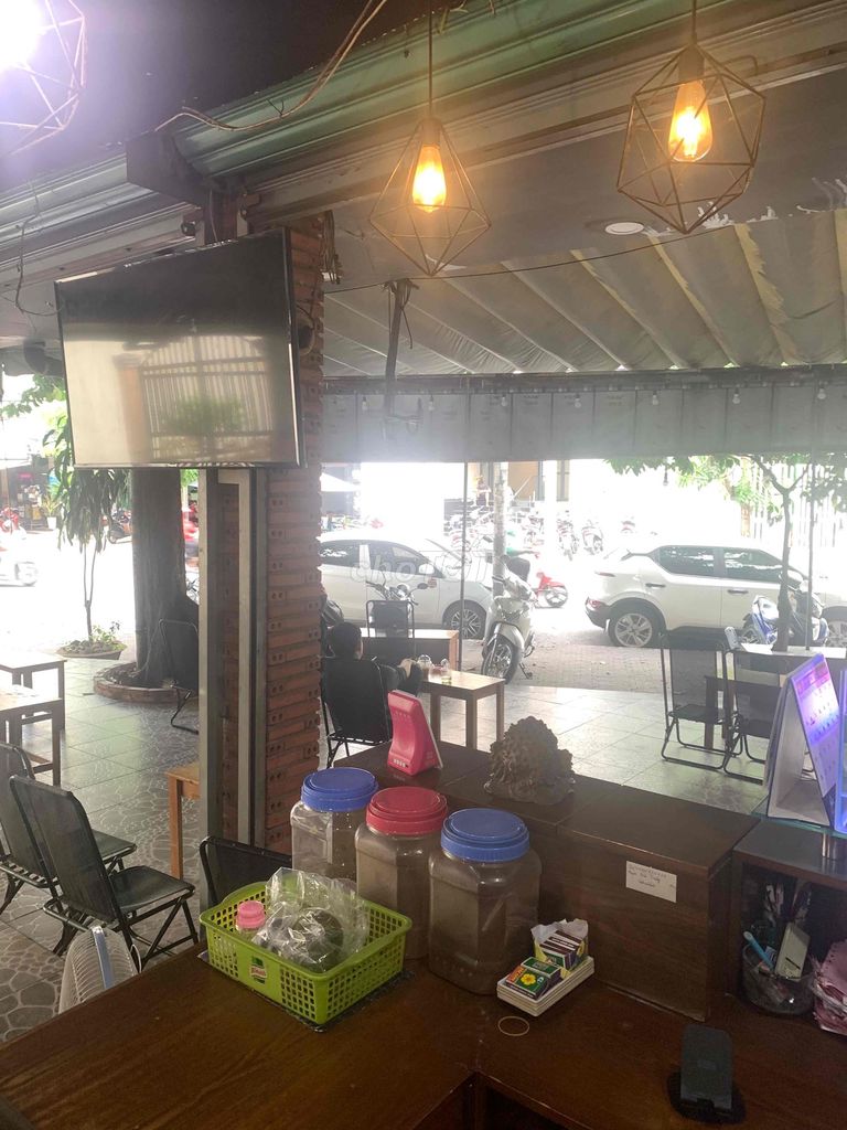 Cần sang quán cà phê