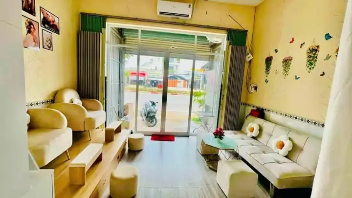 Sang tiệm NAIL..Mi..gọi Đầu..Khu vực Bình Dương cũ