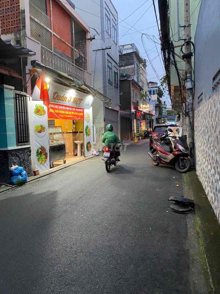 Sang nhượng quán bán món huế
