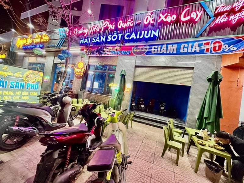 Sang nhượng nhà hàng mặt tiền – TT. núi đèo