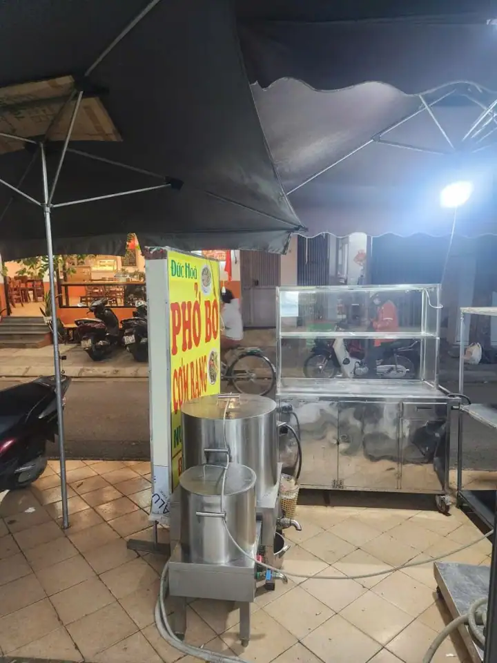 Chính chủ sang nhượng cửa hàng kinh doanh bún -phở cơm rang- có sẵn lượng khách sẵn hoặc thanh lý toàn bộ đồ hoặc sang nhượng mặt bằng