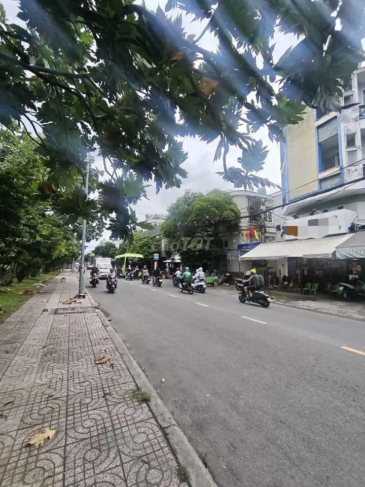 Sang quán trà sữa 2 mặt tiền đường D9