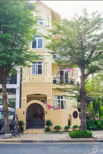 Sang nhượng nhà hàng cao cấp 10x18 căn góc KĐT Phú Mỹ Hưng - Quận 7