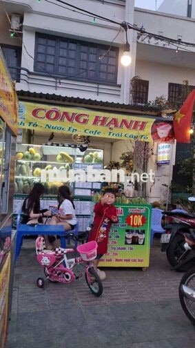 Sang quán nước ép và bánh mì giá 40 triệu.