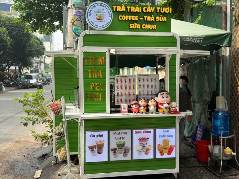 Cần sang nhượng lại quán rooftop đang hoạt động ổn định, kèm xe nước – mô hình kinh doanh sẵn, chỉ việc tiếp quản và bán ngay.
