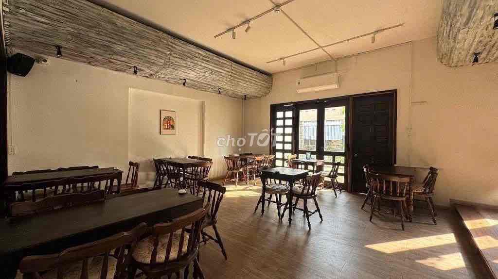 Sang quán CF check in chill chill sẵn tất cả kể cả data khách vào làm